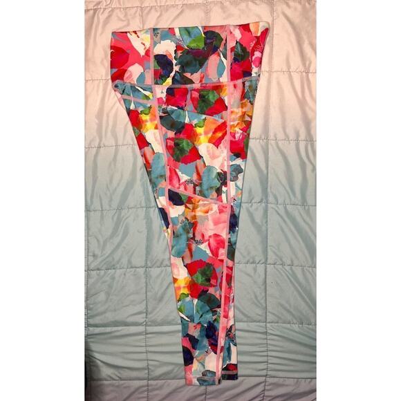 ZYIA Active Floral Pattern capris size 2 - Picture 3 of 5